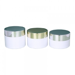 pots de crème pour le visage