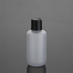 bouteilles de soins de la peau givrées
